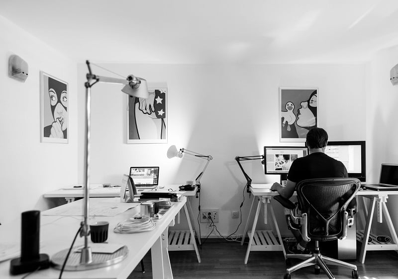 Mostra os artigos mais recentes como a página inicial do site ou como uma "página de artigos" definida nas opções de leitura. Se existir, o modelo de página inicial substitui este modelo quando os artigos são mostrados na página inicial.